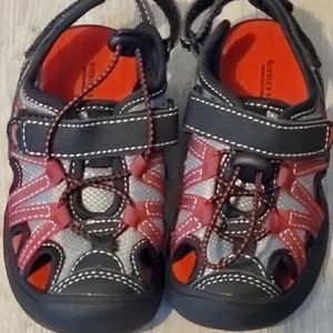 Boys closed front sandle